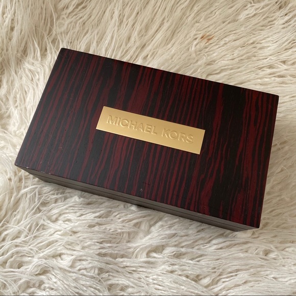 🕰 Michael Kors Wooden Watch Display Box 🕰 - Picture 2 of 6